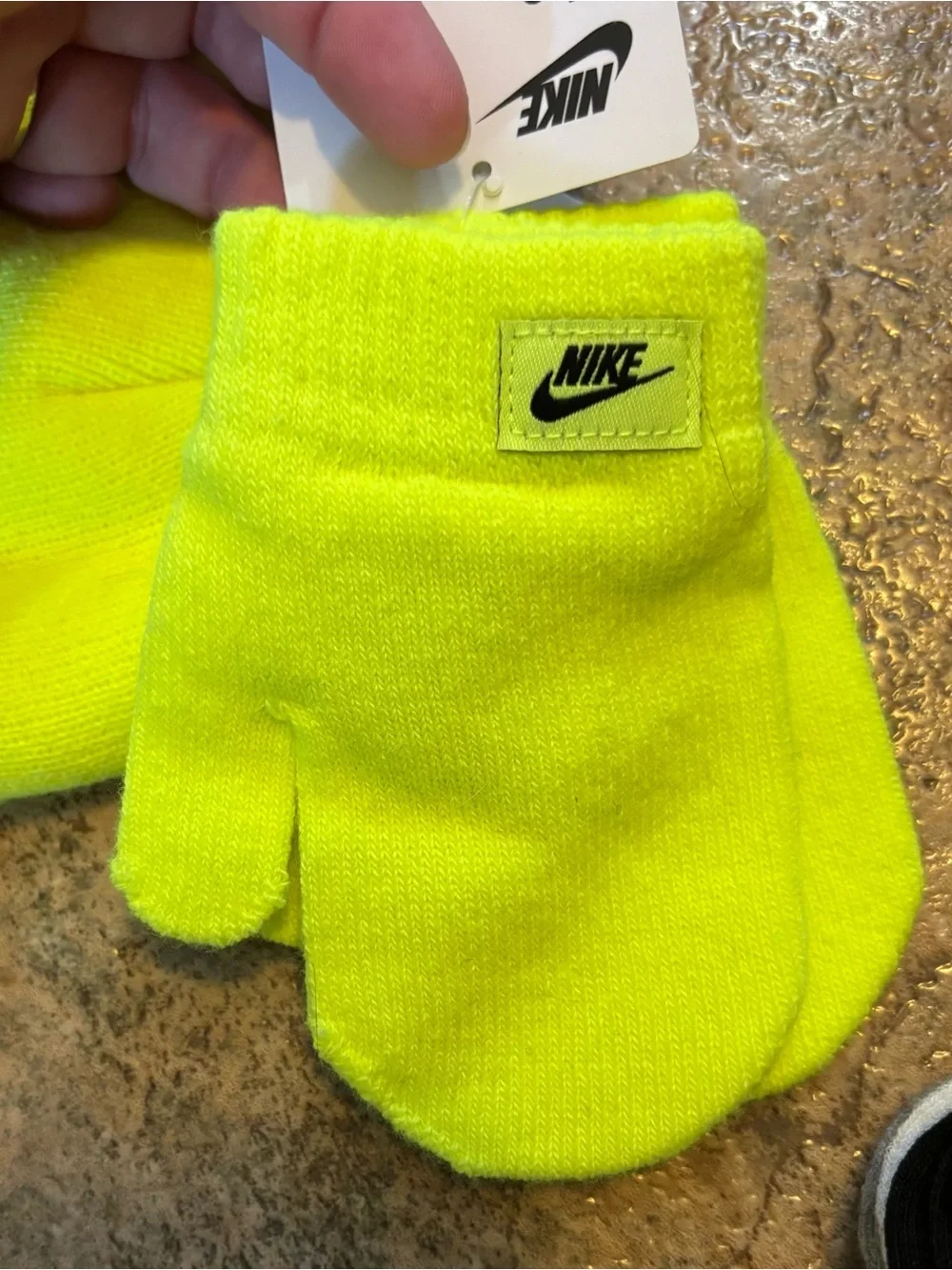 NWT Nike Toddlers *Bundle* Beanie, Mittens and 6 pairs ankle socks sz 2-4T